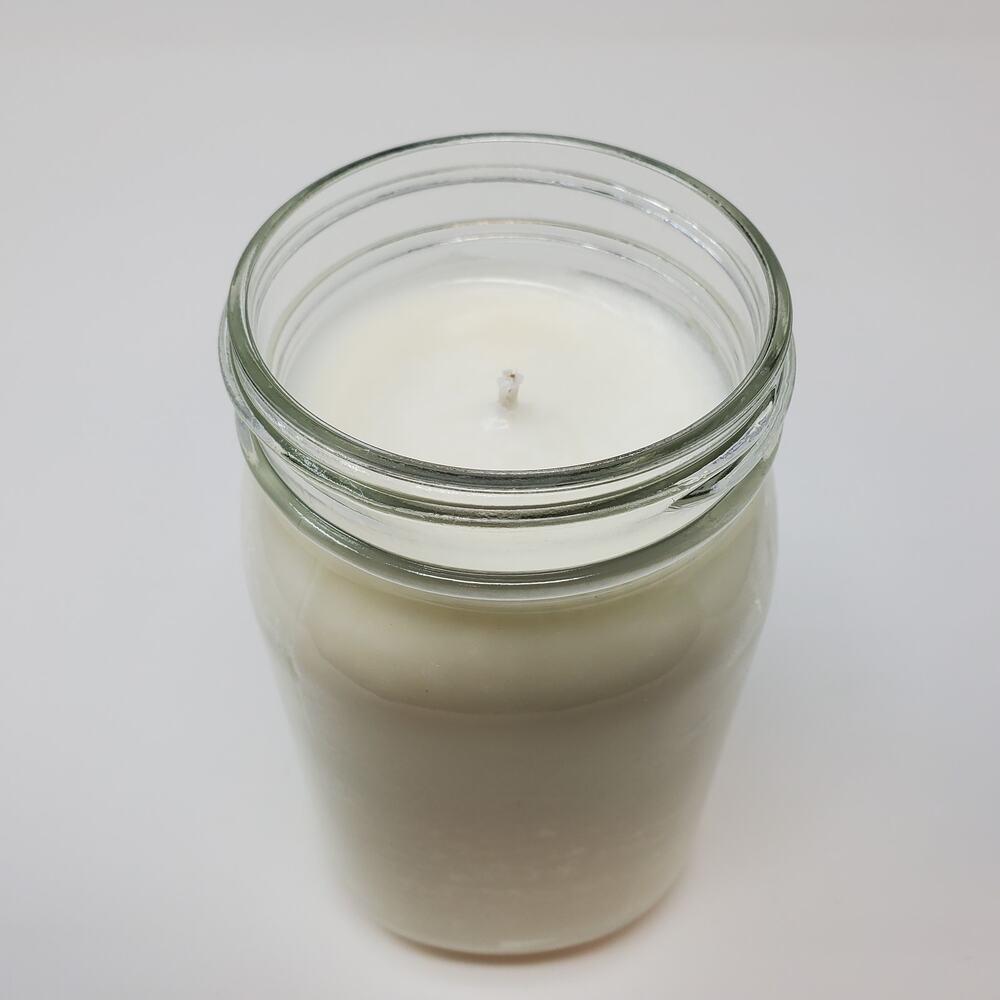 Vanilla Bean & Marshmallow - 32 oz Coconut Wax Candle - Picture 2 of 4